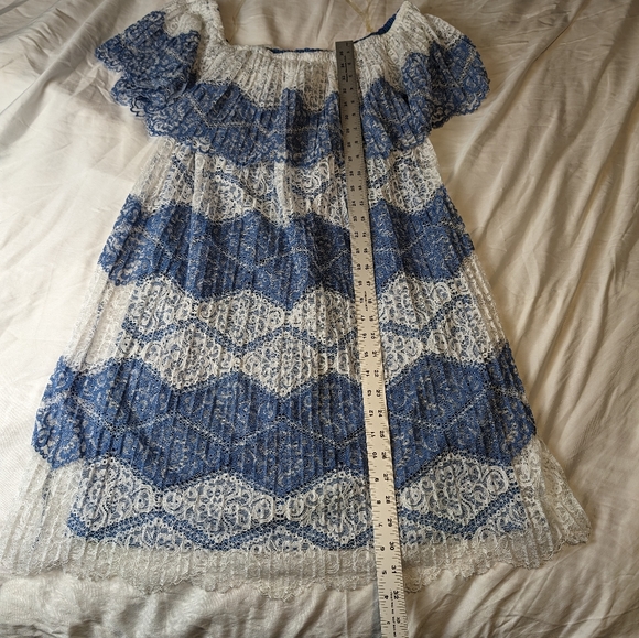 Beige by eci off the shoulder blue white lace dress - Picture 4 of 7